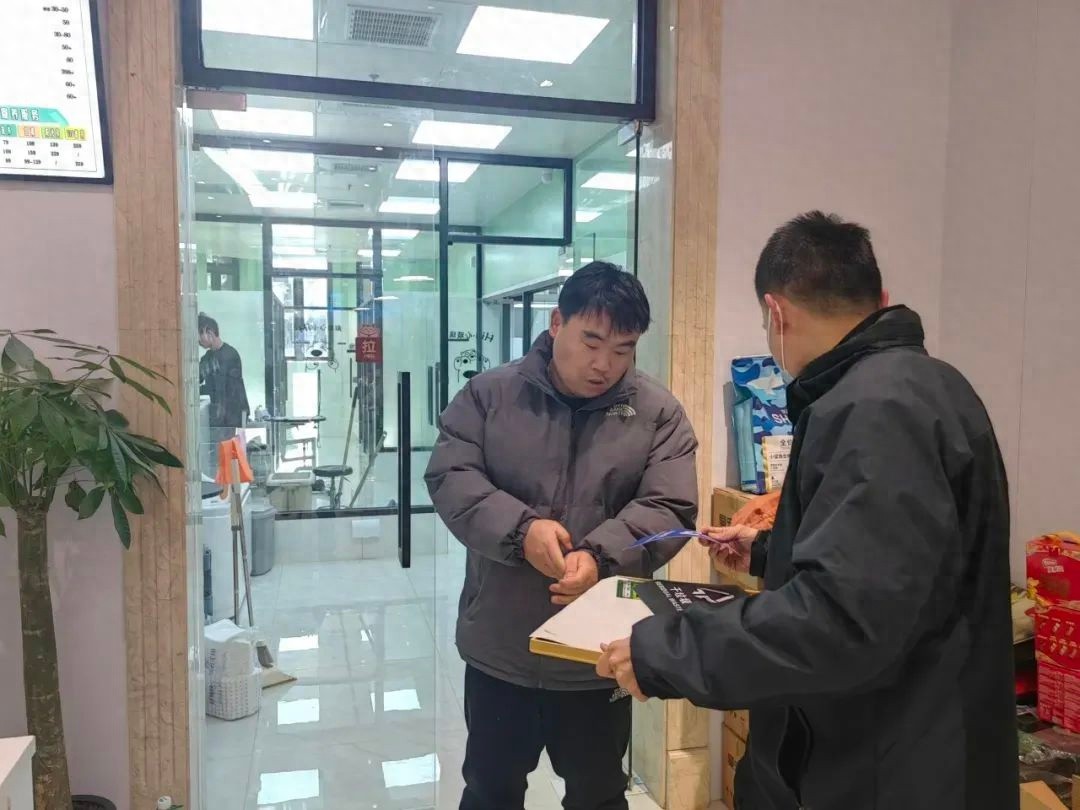 春节万家团圆时，他们为何坚守岗位？宝山路街道人员默默守护街区安宁