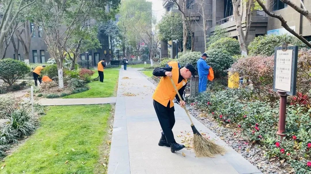 春节万家团圆时，他们为何坚守岗位？宝山路街道人员默默守护街区安宁  第6张