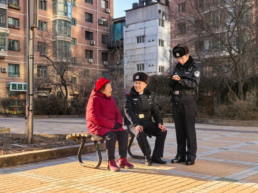 2025年亚冬会火炬传递，冰城警营火炬手有啥心里话？  第4张