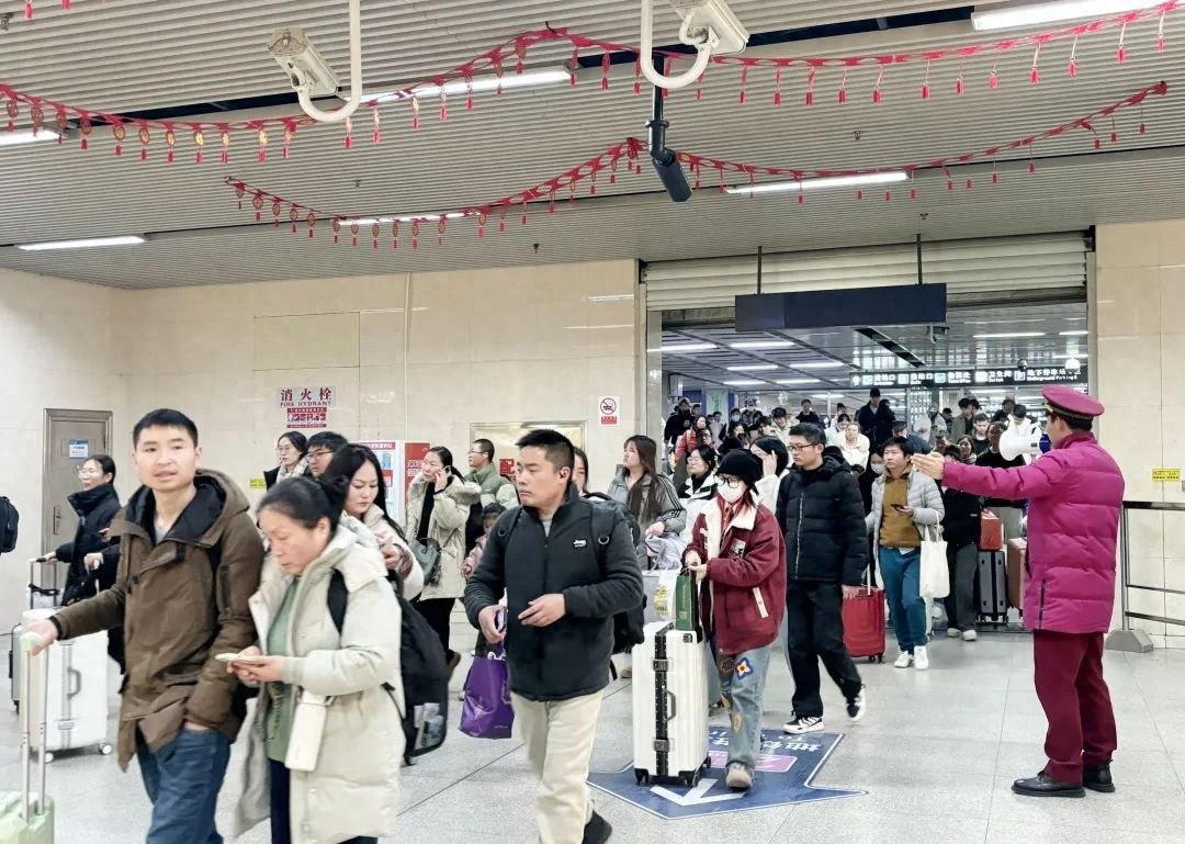 春节返程高峰：武汉四站一场双向客流增多，你准备好了吗?