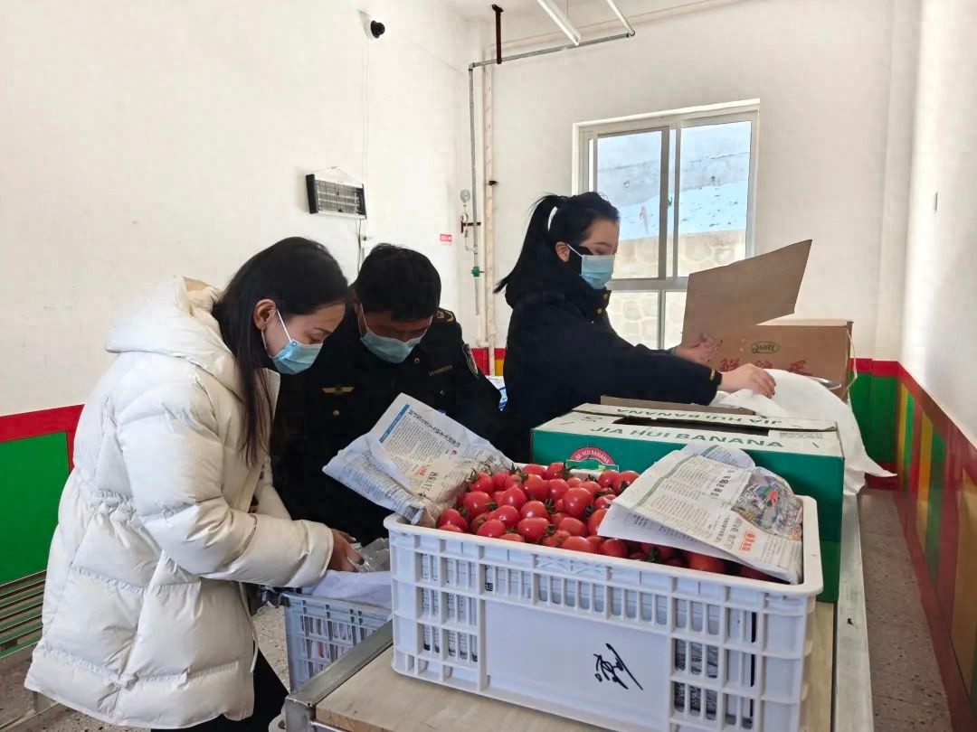 校园食品安全大检查，你孩子的午餐真的安全吗？