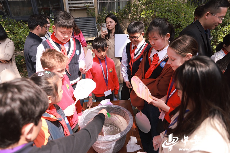 2025年英国师生来合肥小学，非遗体验超精彩？  第2张