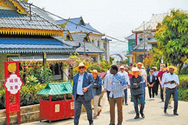 18国驻华使节探访曼拉村，他们发现了什么中国式现代化的秘密？