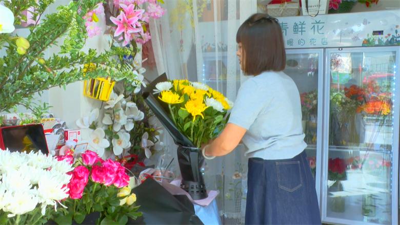 文明祭祀新风尚:鲜花祭祀流行?看解放街小学的做法!  第2张