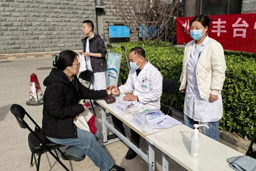 学雷锋志愿服务超暖心！你还不快来体验？