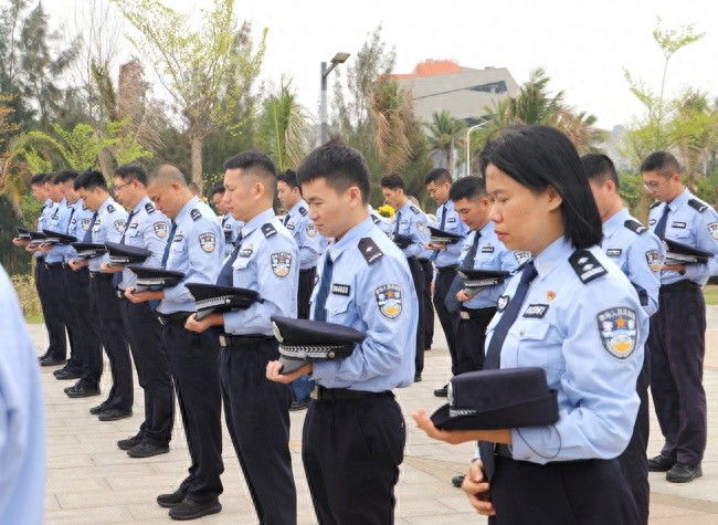 50名民辅警清明缅怀先烈！我们应否永远纪念？