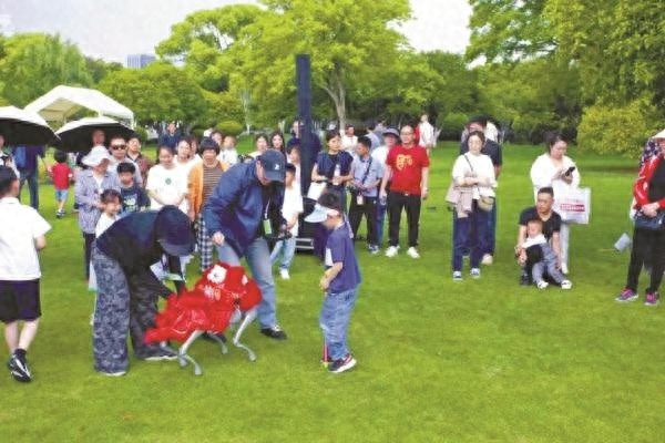 五一期间月湖景区这块3000平方米草坪限时开放？速来