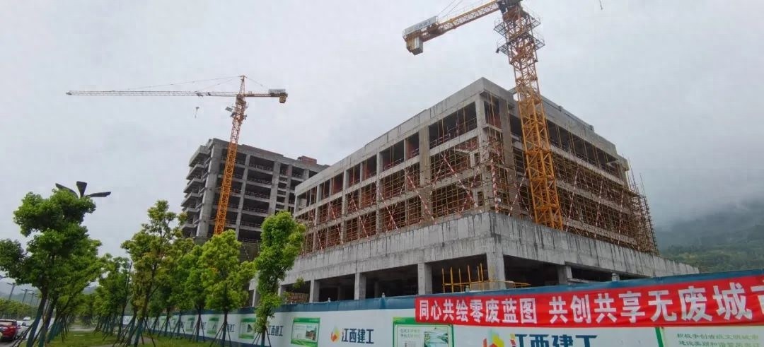 假日别人在出游或返程，夹江这些建设者为何还在拼命抢工？