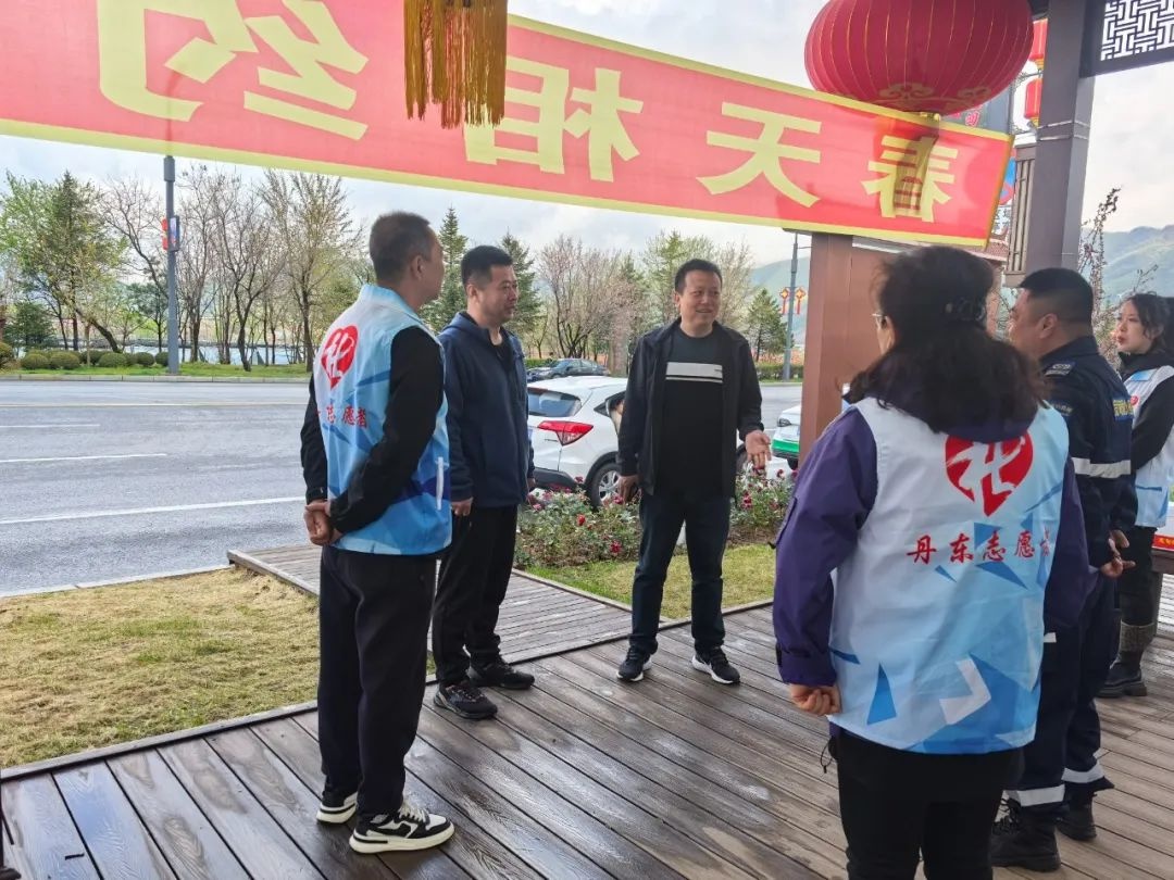五一假期！宽甸这群志愿者凭啥成亮丽风景线？咋做到的？  第2张