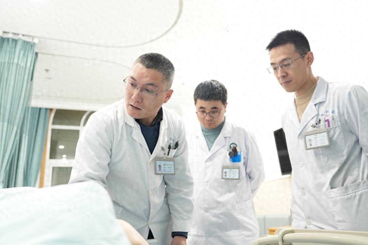 82岁高龄患多种重病，股骨转子间骨折咋治？烟台毓璜顶医院有新招