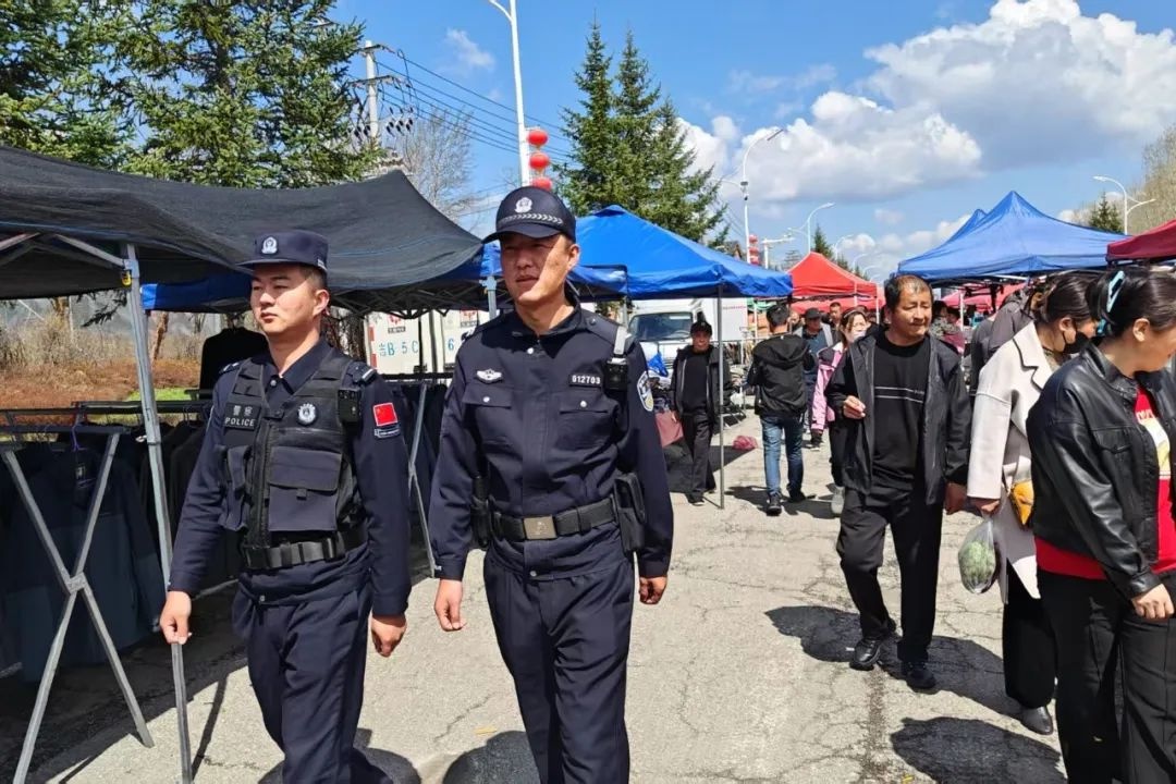 五一假期长白山处处是热潮，警察蓝守护的平安你感受到了吗？  第4张