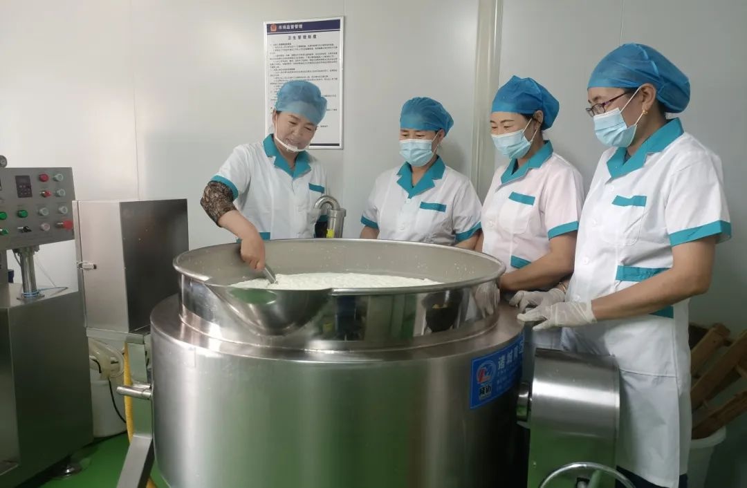 奶食品行业佼佼者娜仁高娃！她如何带领家乡妇女创业就业？  第3张