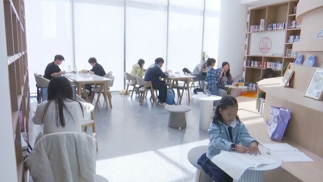 五一假期，有人出游有人读书！阜有诗书阅读空间有多惬意？  第4张