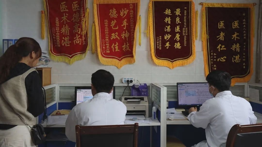 五一别人在欢乐度假，这群人却默默坚守岗位？他们究竟是谁