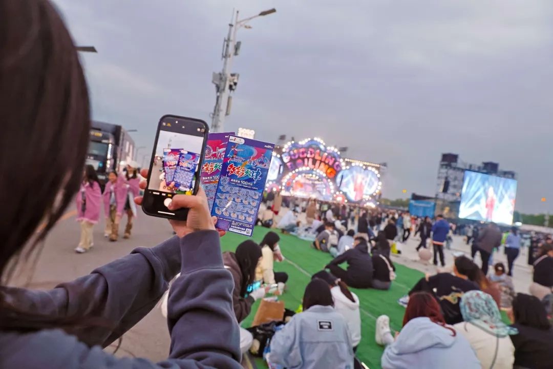 2025 年天津东疆亲海音乐广场，青春与公益的破圈狂欢？  第3张