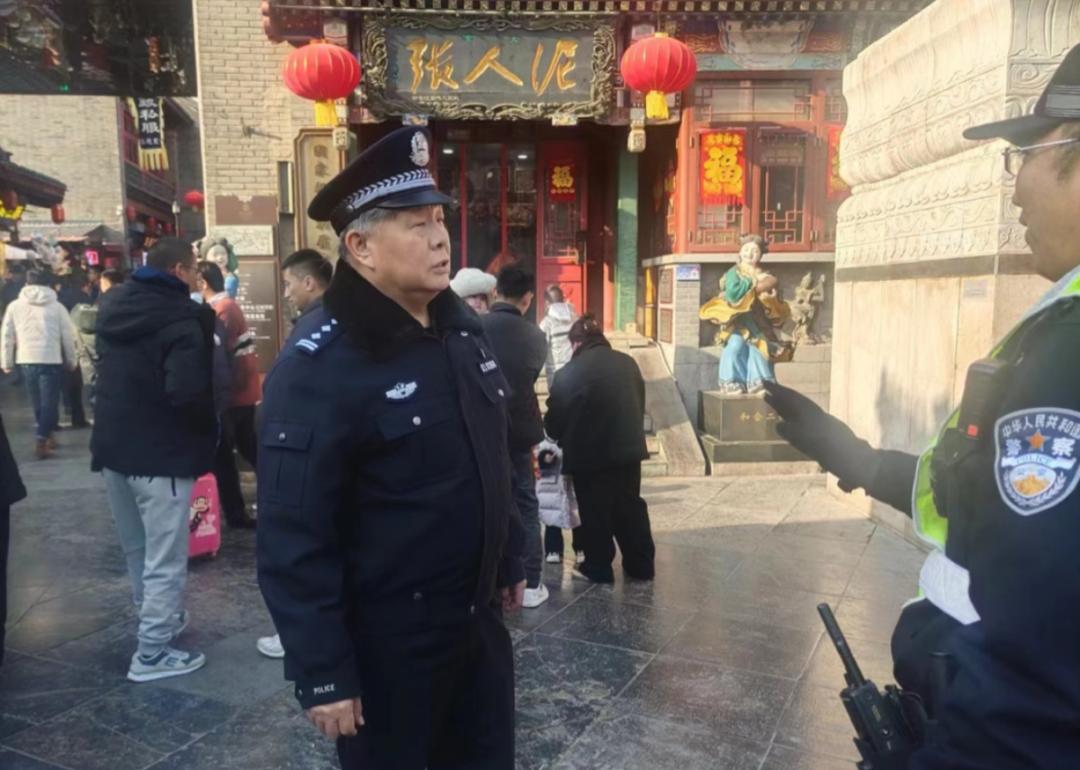 从初穿警服热血满腔到默默耕耘，白春利守护城市平安几十年！你知道他背后的故事吗？  第2张