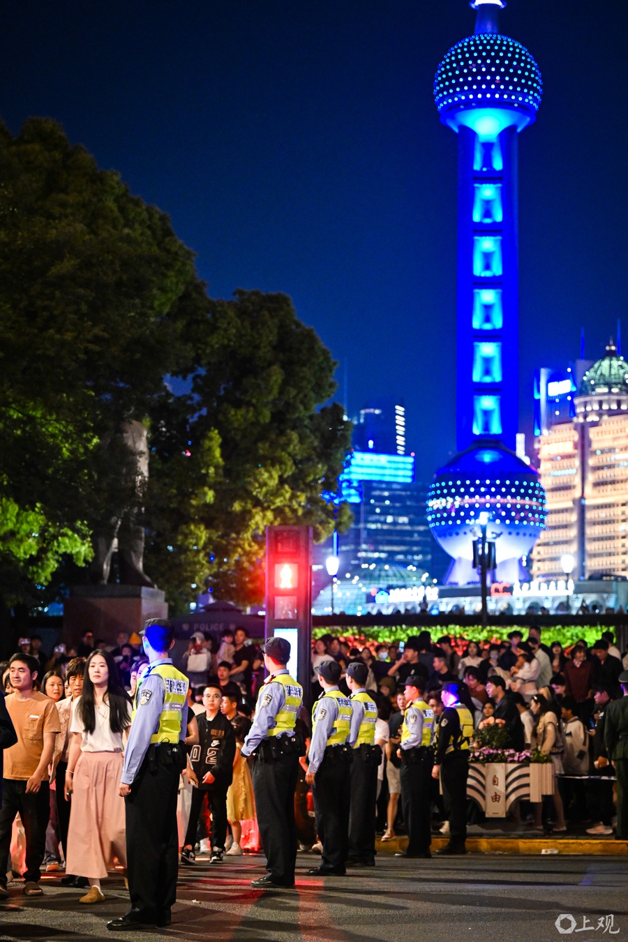 五一申城热门景点人潮涌动，黄浦警方如何筑牢安全防线？  第6张