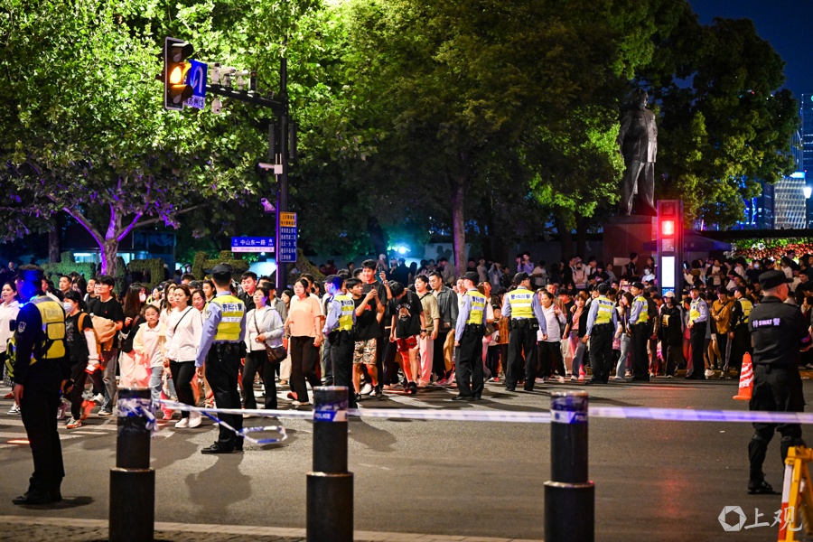 五一申城热门景点人潮涌动，黄浦警方如何筑牢安全防线？  第7张