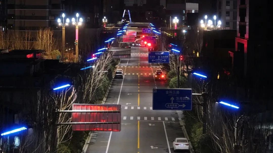 能源金贸区8条道路全面放行，395盏路灯点亮！你的出行难题解决了吗？  第4张