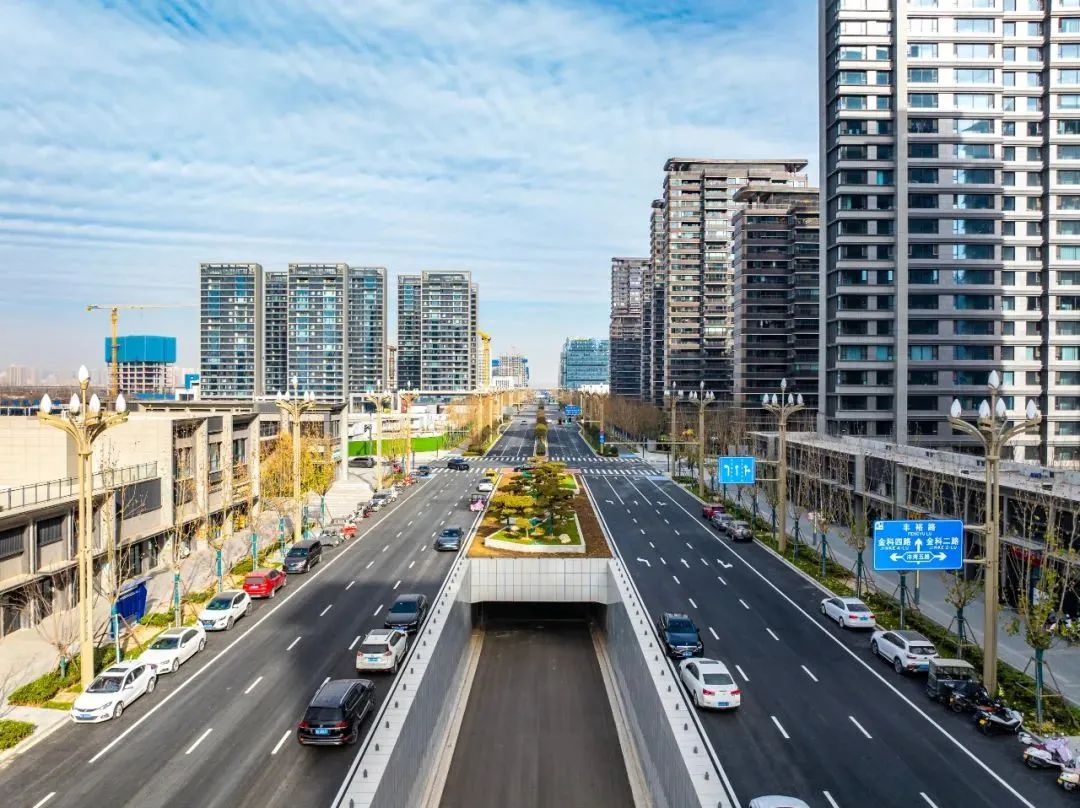 能源金贸区8条道路全面放行，395盏路灯点亮！你的出行难题解决了吗？  第7张