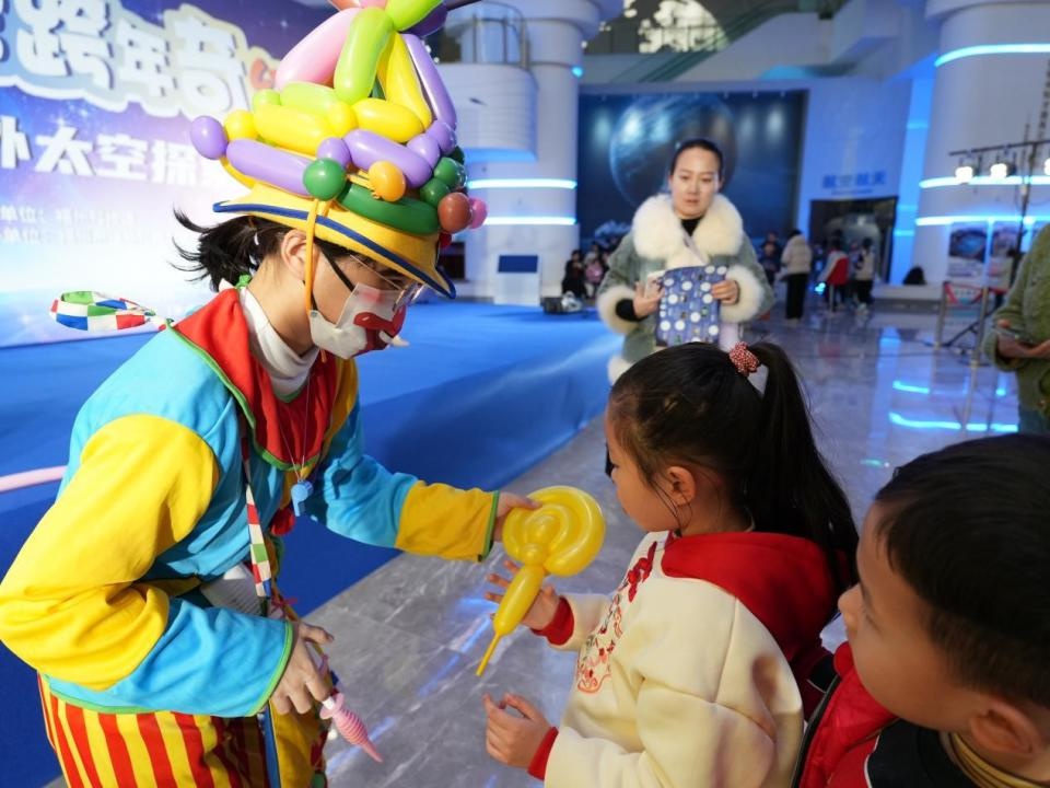 福州科技馆跨年灯光秀：380组家庭共赏浪漫烟花远古航海奇幻之旅  第9张