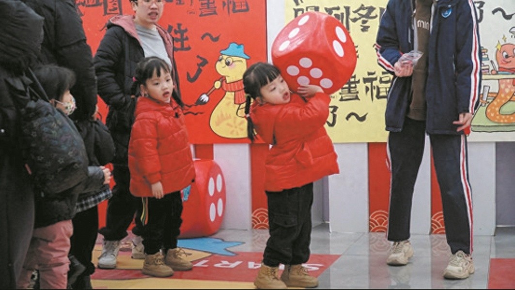 小朋友也能亲手制作新春剪纸冰箱贴？温州市图书馆的阅读市集让你大开眼界
