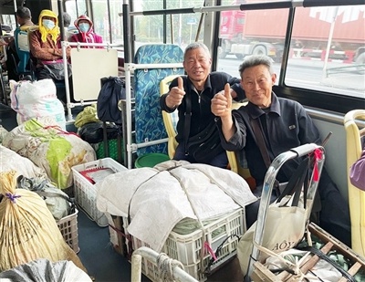 26路菜农专线公交车司机和导乘员收到16位菜农的感谢信，背后有什么暖心故事？  第1张