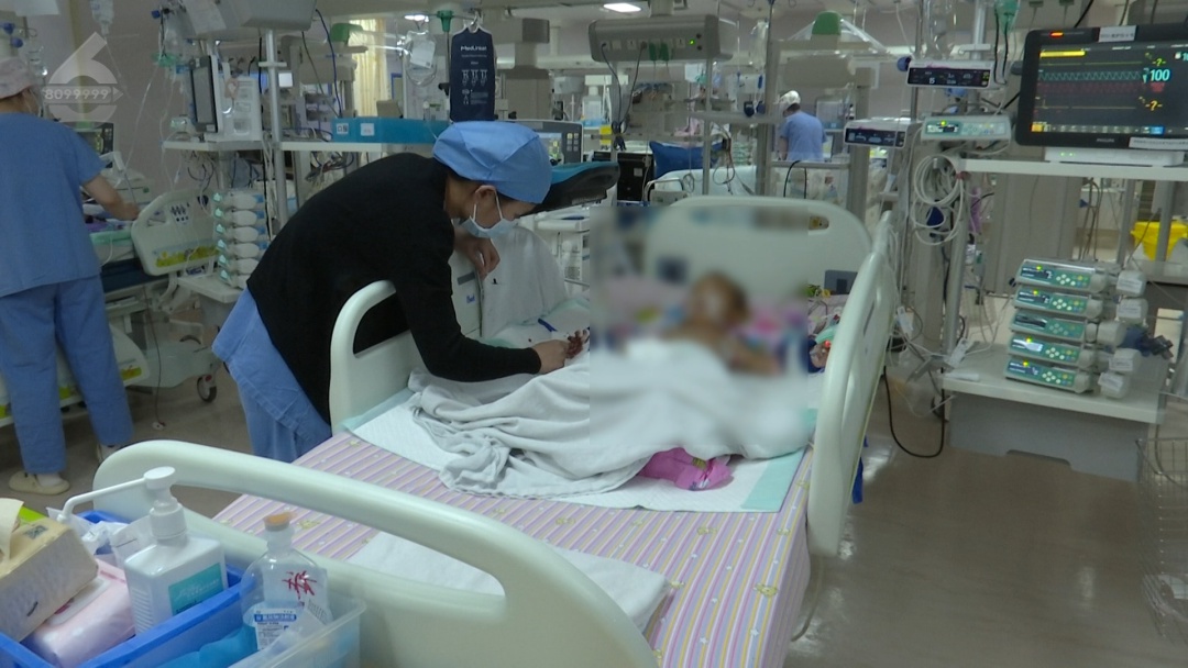 1岁女童玩刀手指断7段！家长再不注意，下一个悲剧会是谁？  第2张