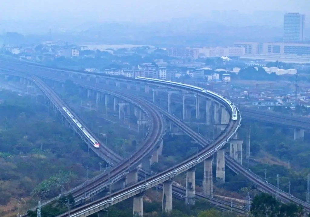 2024年中国高铁再创辉煌！16.2万公里铁路网，哪些城市将迎来高铁新时代？