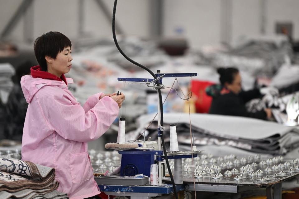 崔黄口镇的地毯产业为何如此繁荣？揭秘百年小镇的惊人产量与就业奇迹