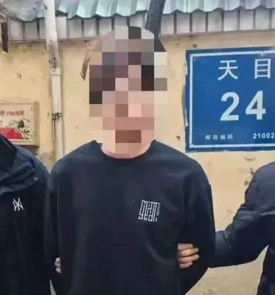楼顶水箱铜球神秘失踪！上千个备用浮球竟不翼而飞，谁在背后操纵？  第4张