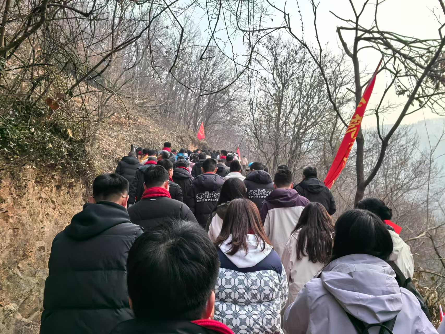 2000人齐聚信阳震雷山！新年登高大会为何如此火爆？  第3张