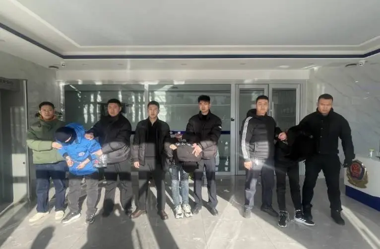 21年追凶终告破！赤峰出租车司机惨案主犯落网，正义虽迟但到  第2张