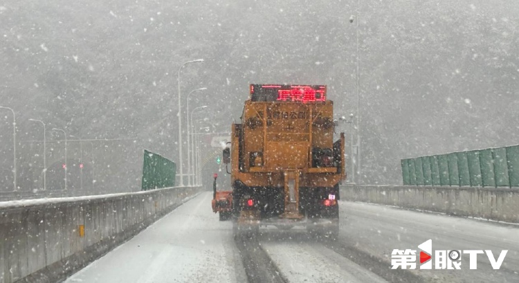 重庆城口突降大雪，G69银百高速半幅封闭！你准备好应对冰雪天气了吗？  第2张