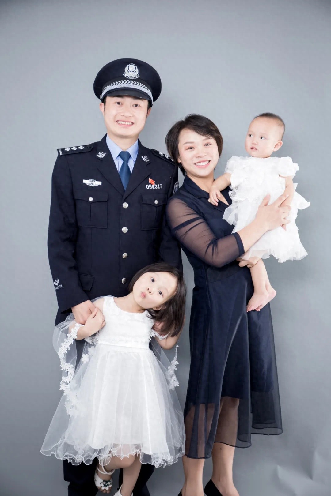 警嫂11个春节陪伴丈夫在派出所度过！这是何种深爱？