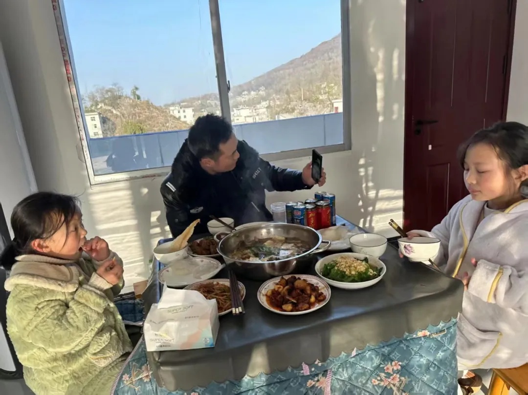 警嫂11个春节陪伴丈夫在派出所度过！这是何种深爱？  第5张