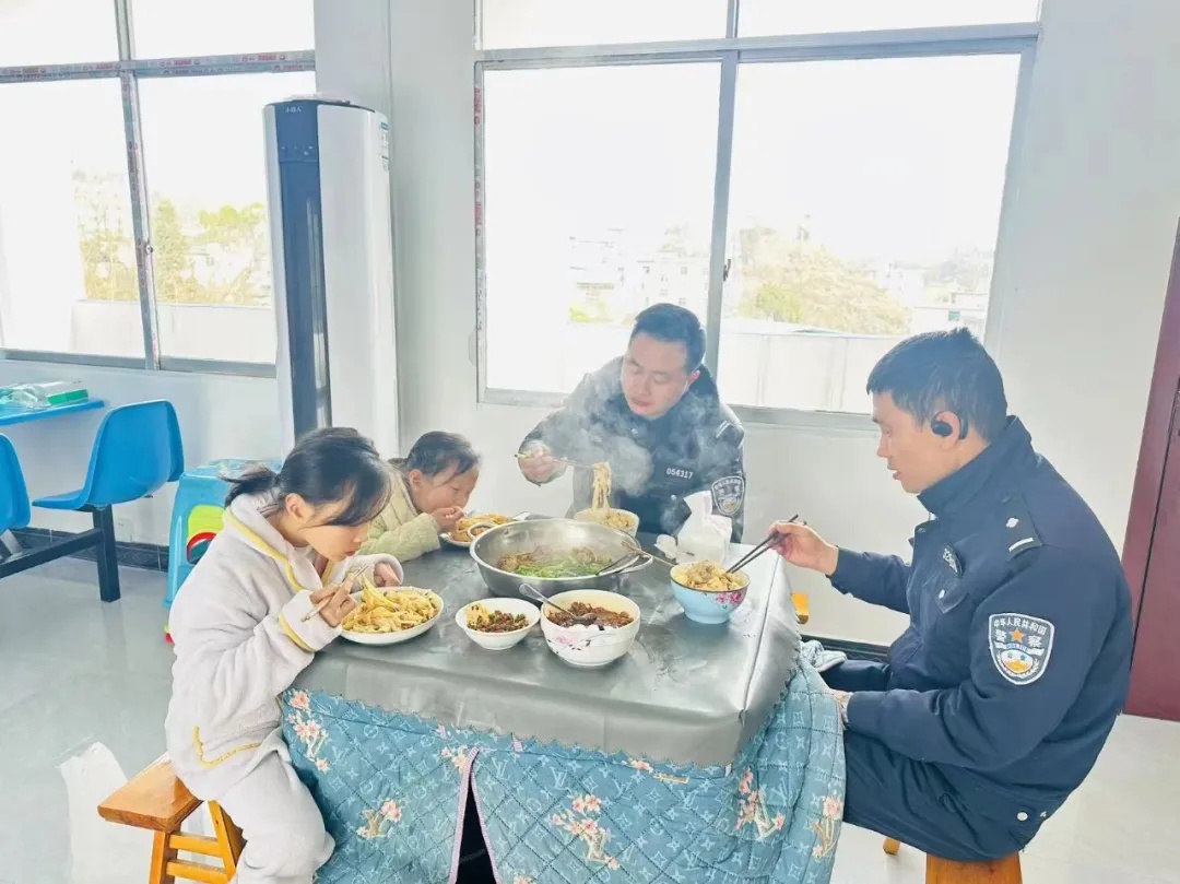 警嫂11个春节陪伴丈夫在派出所度过！这是何种深爱？  第6张