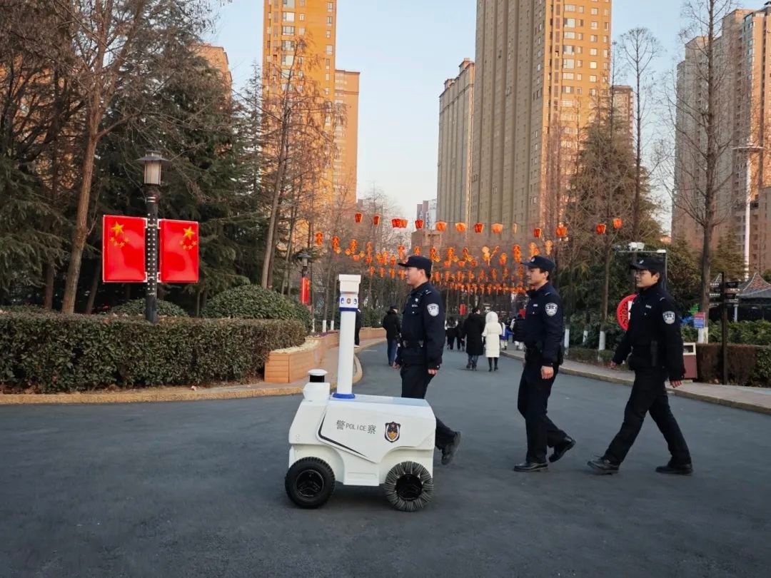 巡逻机器人竟能救助小朋友?快来看看 第2张 巡逻机器人竟能救助小朋友?快来看看 第2张