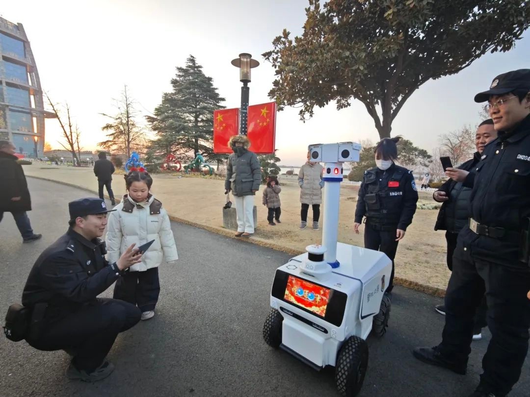 巡逻机器人竟能救助小朋友?快来看看 第4张 巡逻机器人竟能救助小朋友?快来看看 第4张