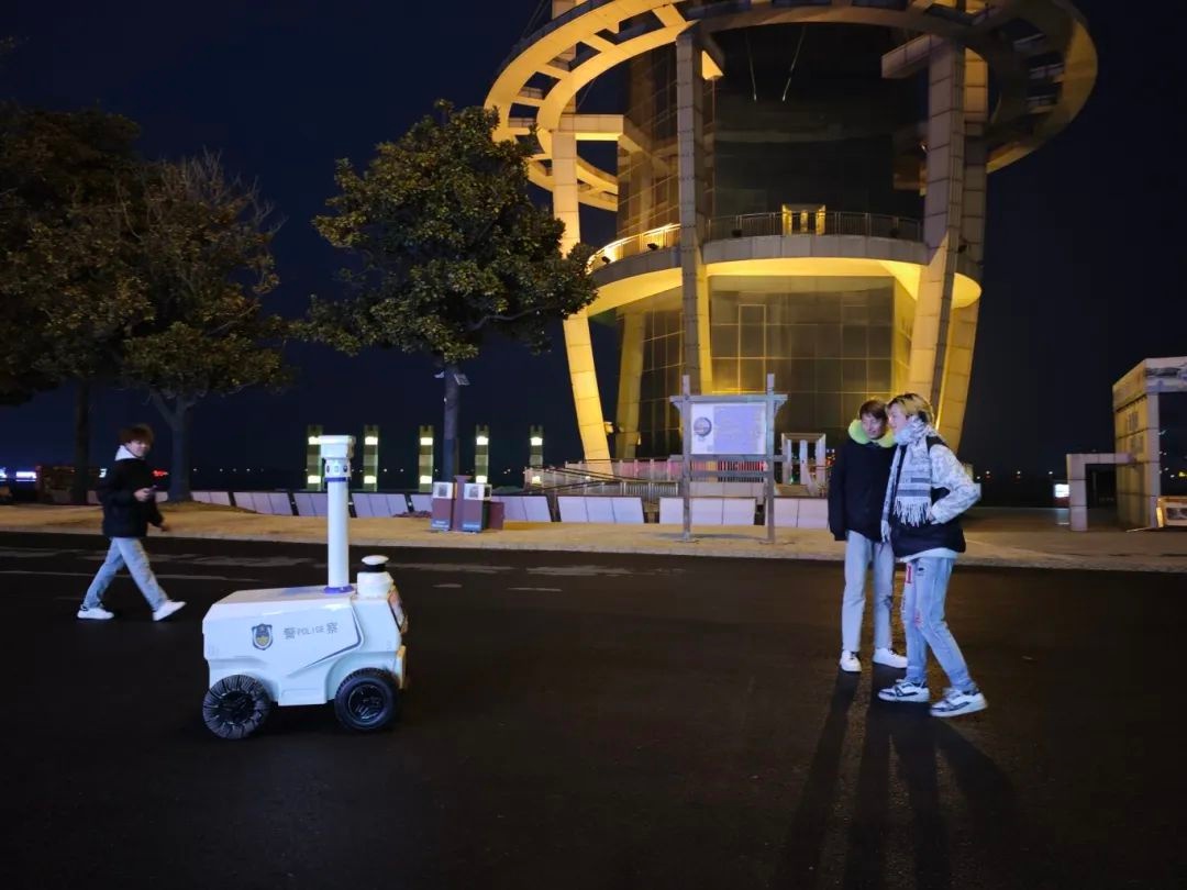 巡逻机器人竟能救助小朋友?快来看看 第6张 巡逻机器人竟能救助小朋友?快来看看 第6张
