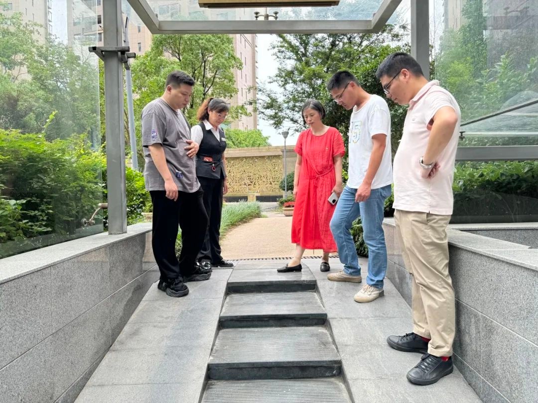 银河丽湾小区非机动车道改造，居民出行难题终得解决！你还在为出行烦恼吗？  第2张