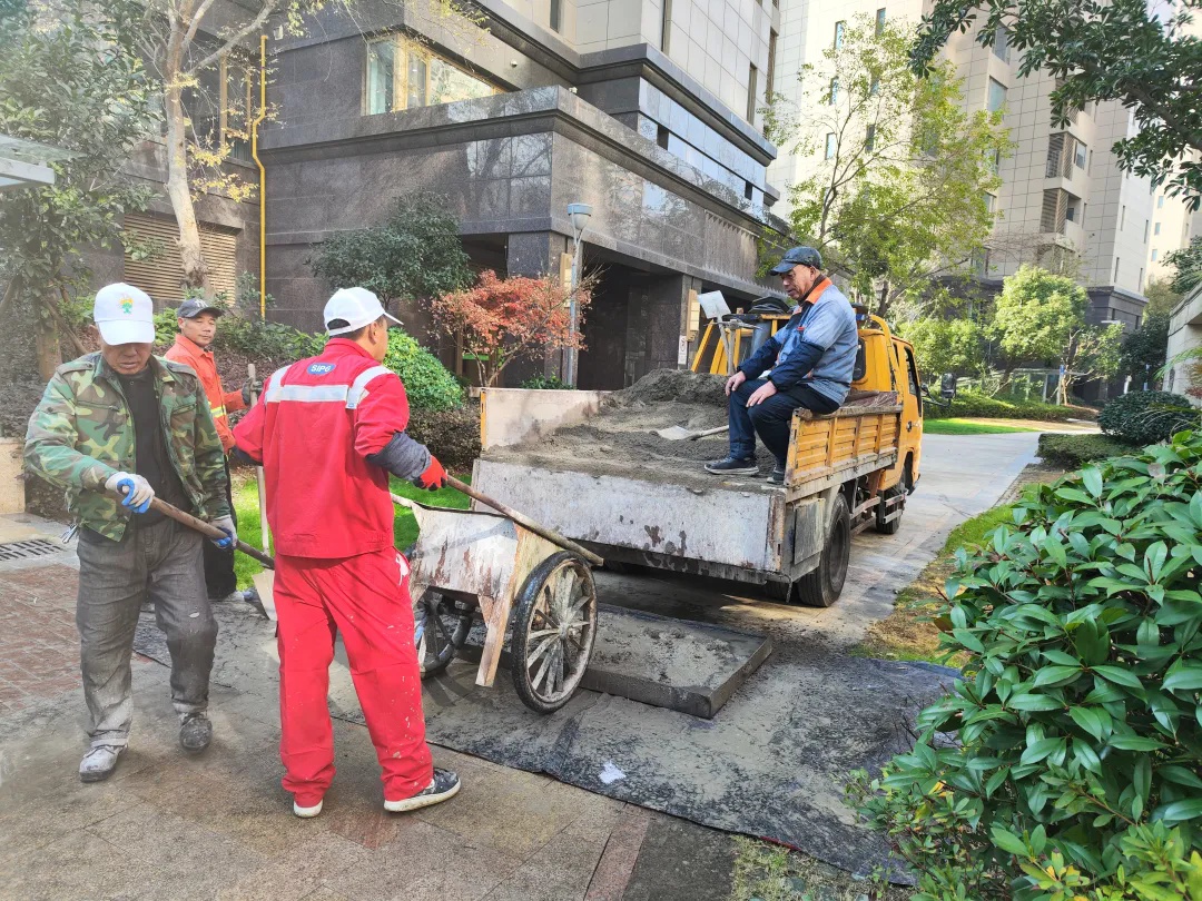 银河丽湾小区非机动车道改造，居民出行难题终得解决！你还在为出行烦恼吗？  第5张