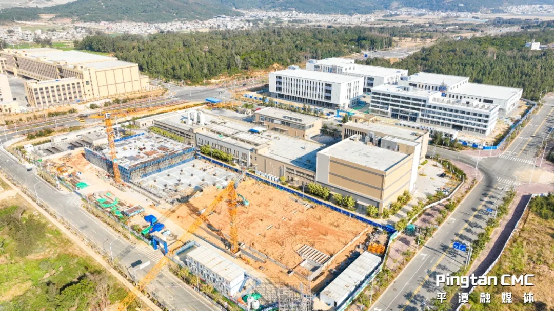新春走基层：春节坚守岗位！平潭工地为何如此火热？  第2张