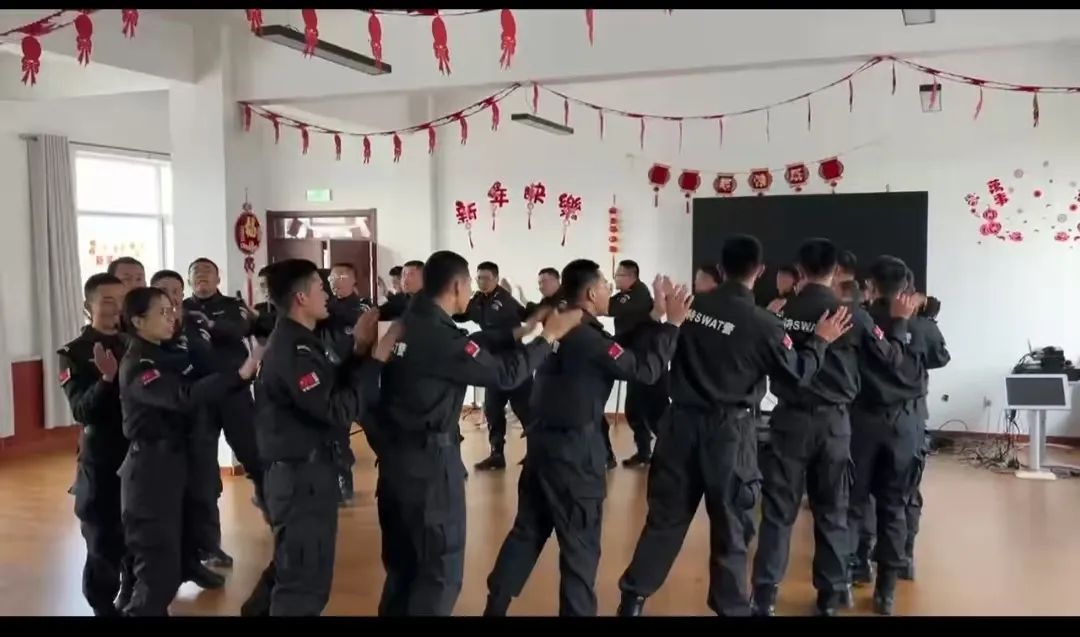 春节警营超暖心！包饺子送夜宵，还有啥惊喜？  第4张