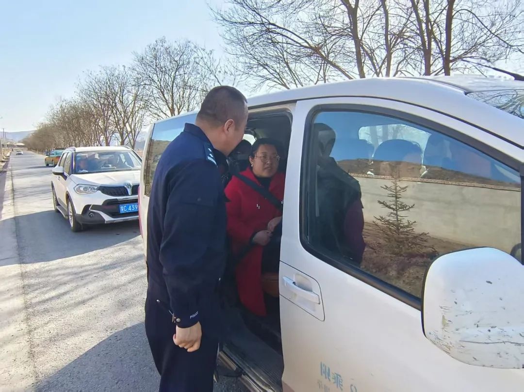 县公安局副局长督导返程交通！安全如何保障？  第4张