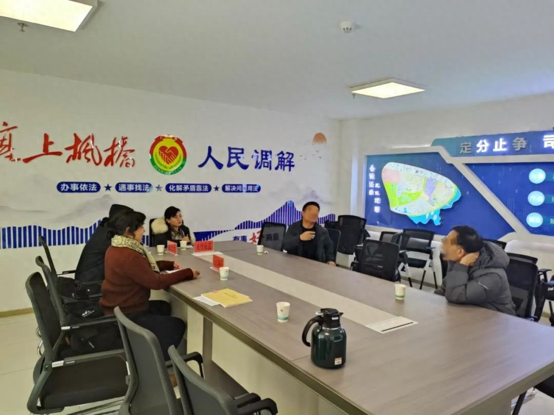 岁末年味正浓时，他竟要替邻居投诉自己？