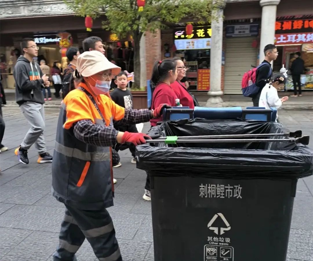 新春佳节阖家欢聚时，鲤城环卫工为啥坚守岗位?!  第3张