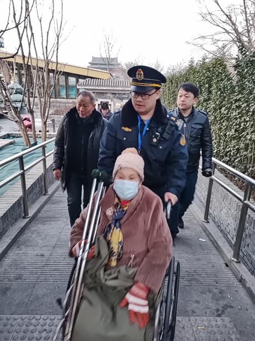 新春佳节首都交通执法人坚守岗位!他们如何温暖四方?  第10张