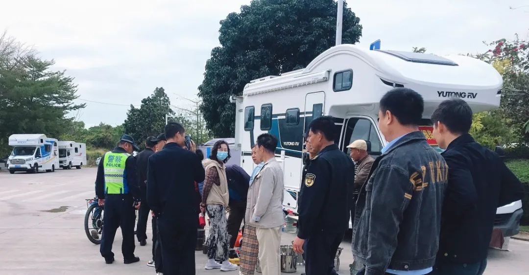 寒假春节九所新区房车乱停多!交警如何整治?  第6张