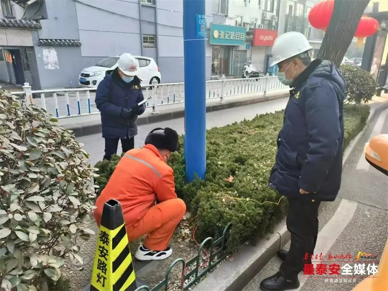 新春佳节路灯照亮路，背后谁在默默坚守？  第4张